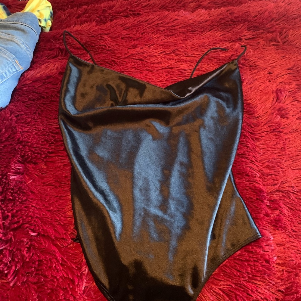 Silky one piece shirt